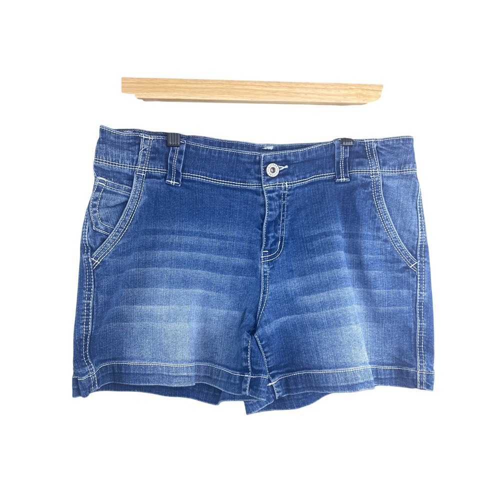 Maurices Womens Denim Shorts 13/14 Blue Medium Wash Contrast Stitch Casual